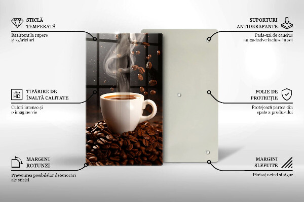 Tábua de vidro Uma xícara de café quente
