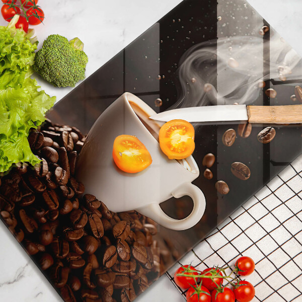 Tábua de vidro Uma xícara de café quente