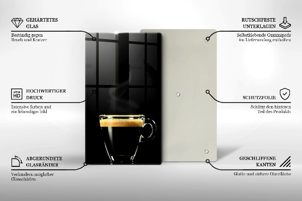 Tábua de cortar de vidro Um copo de café preto