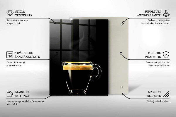 Tábua de cortar de vidro Um copo de café preto