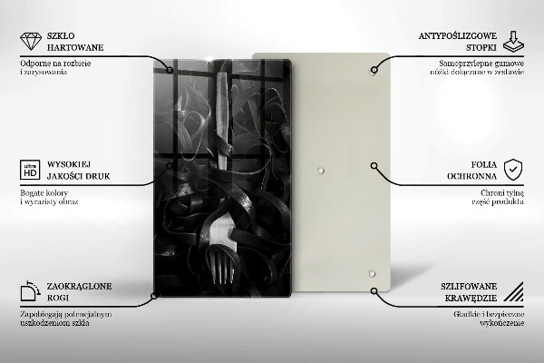 Tábua de corte Macarrão preto e um garfo