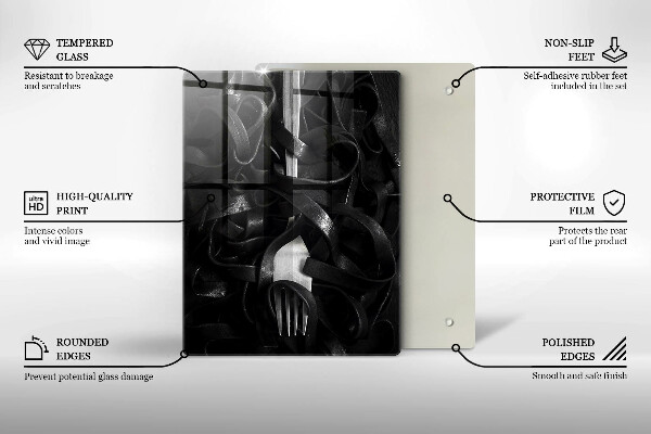 Tábua de corte Macarrão preto e um garfo