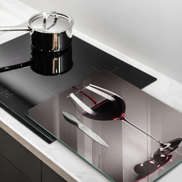 Tábua para corte Um copo e uvas