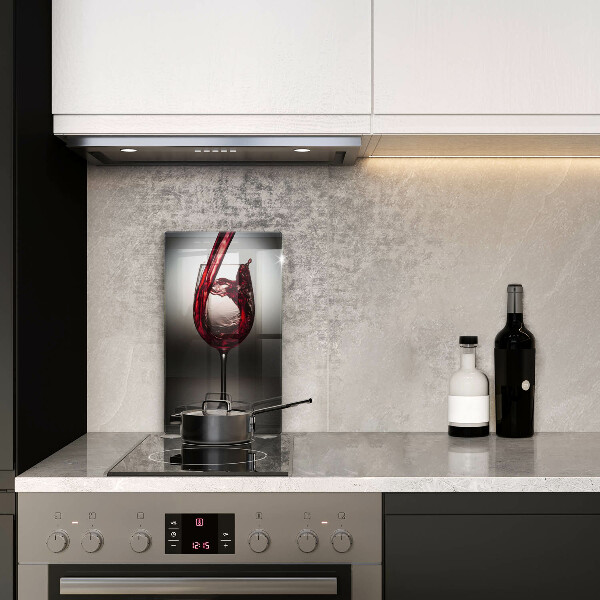 Tábua corte Um copo e vinho tinto