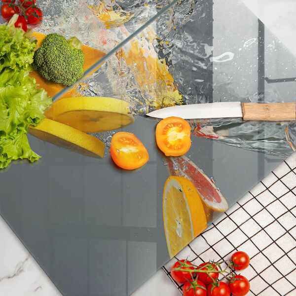 Tábua de corte Limões em água