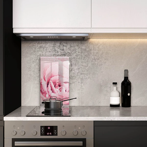 Tábua de cozinha com estampa de gotas de orvalho e flor de rosa