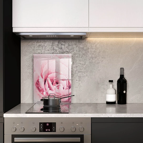 Tábua de cozinha com estampa de gotas de orvalho e flor de rosa