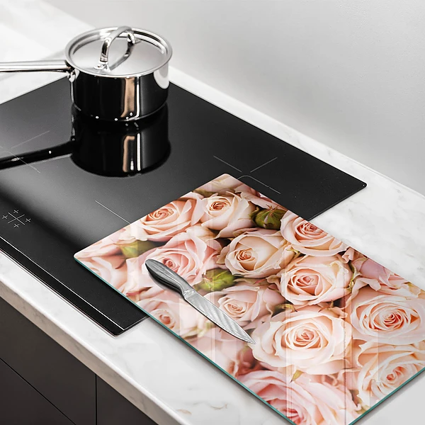 Tábua de corte com estampa de buquê de rosas delicadas