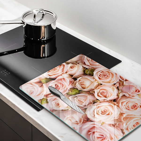 Tábua de corte com estampa de buquê de rosas delicadas