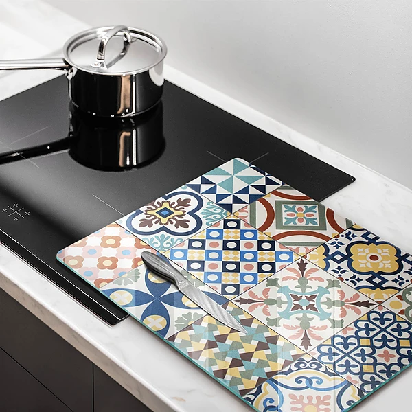 Tábua para corte com estampa de azulejos decorativos