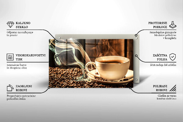 Tábua de corte de vidro Uma xícara e grãos de café