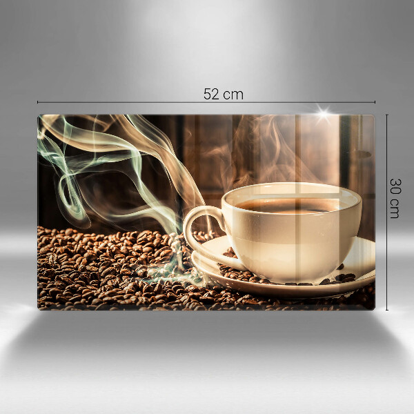 Tábua de corte de vidro Uma xícara e grãos de café