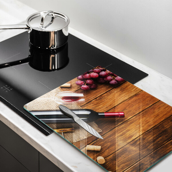 Tábua de corte Uma garrafa de vinho tinto