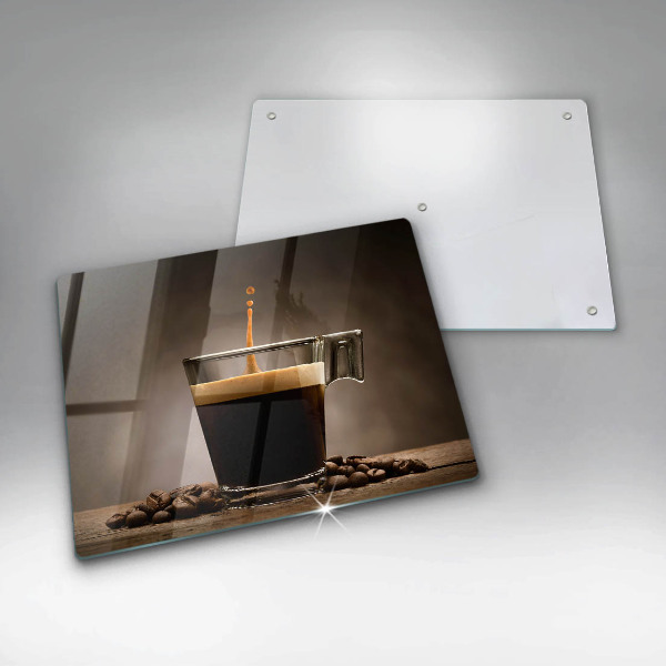 Tábua de cortar Um copo e grãos de café