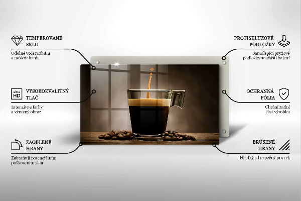 Tábua de cortar Um copo e grãos de café