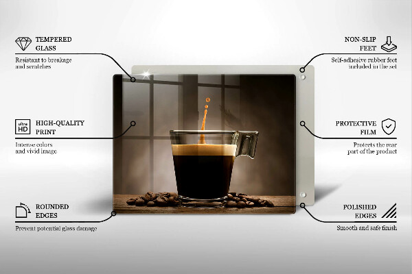 Tábua de cortar Um copo e grãos de café