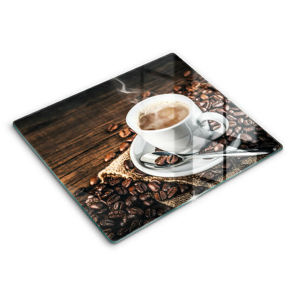 Tábua de cortar Uma xícara e grãos de café