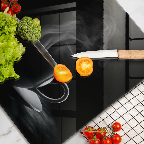 Tábua de cortar alimentos Uma xícara de café quente