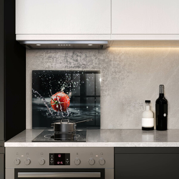 Tábua corte Tomate na água