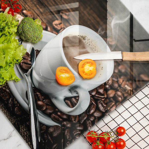 Tábua para cozinha Uma xícara e grãos de café