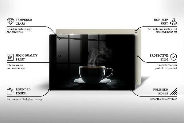 Tábua de corte de vidro Uma xícara de café quente