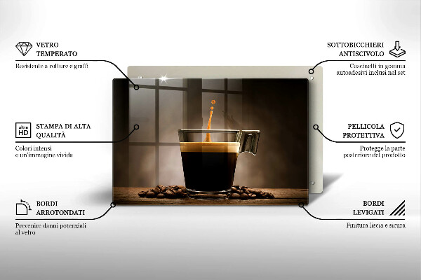 Tábua de corte Um copo e grãos de café