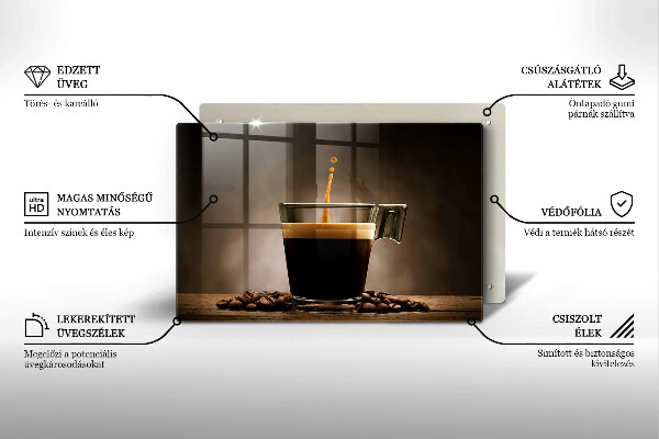 Tábua de corte Um copo e grãos de café