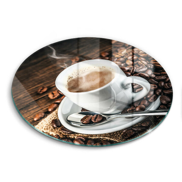 Tábua cozinha Uma xícara e grãos de café