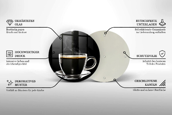 Tábua cozinha Um copo de café quente