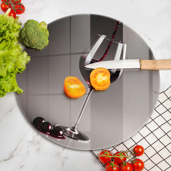 Tábua de cortar alimentos Um copo e uvas