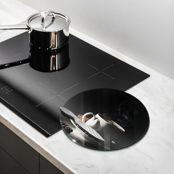 Tábua de cortar alimentos Uma xícara de café quente