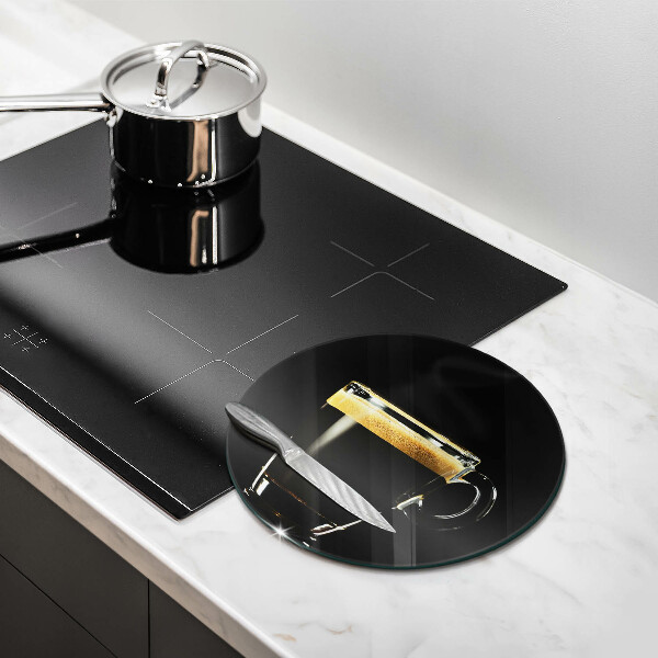 Tábua cozinha Um copo de café preto