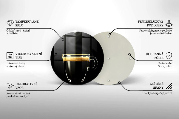 Tábua cozinha Um copo de café preto