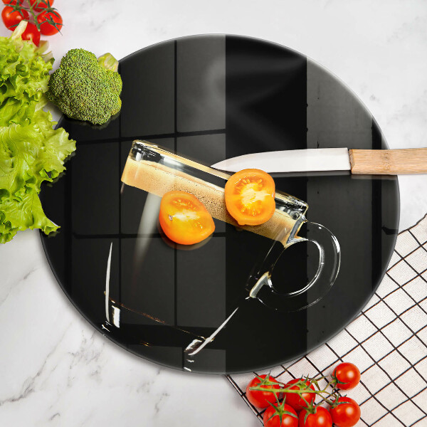 Tábua cozinha Um copo de café preto