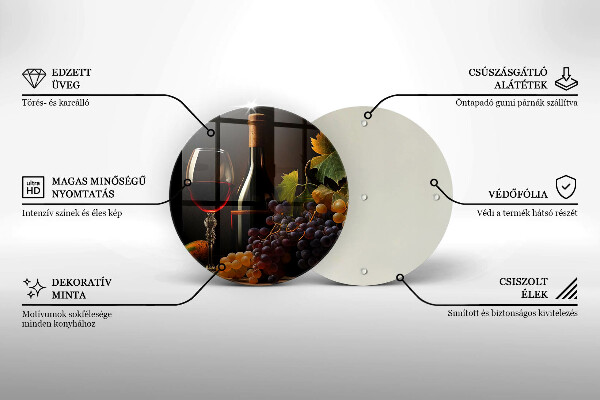 Tábua de corte de vidro Um copo de vinho e uvas