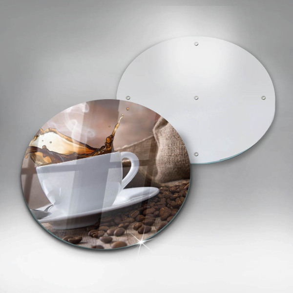 Tábua de cortar de vidro Uma xícara e grãos de café