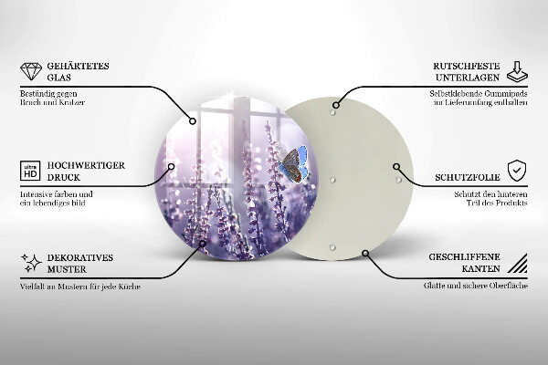 Tábua para corte Flores silvestres e uma borboleta