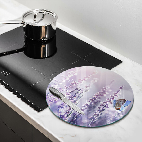 Tábua para corte Flores silvestres e uma borboleta