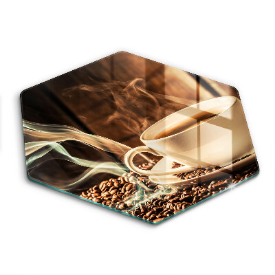 Tábua para corte Uma xícara e grãos de café