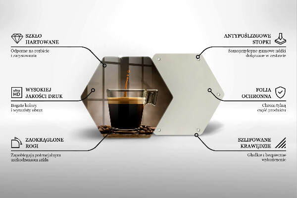Tábua de cortar Um copo e grãos de café