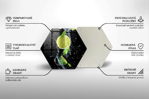 Tábua para corte Limões suculentos em água