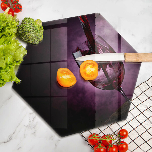 Tábua de corte de vidro Um copo de vinho