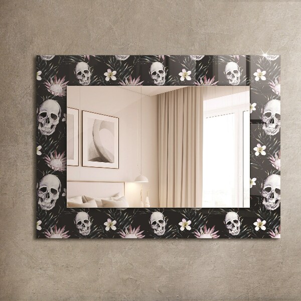 Espelho com moldura decorada de crânios e flores