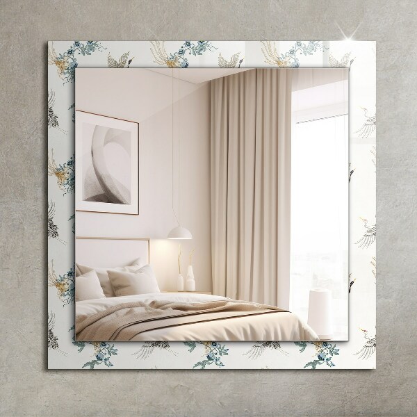 Espelho com moldura decorada com pássaros e flores