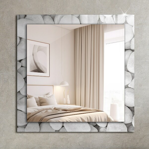 Espelho com moldura decorada em linhas abstratas