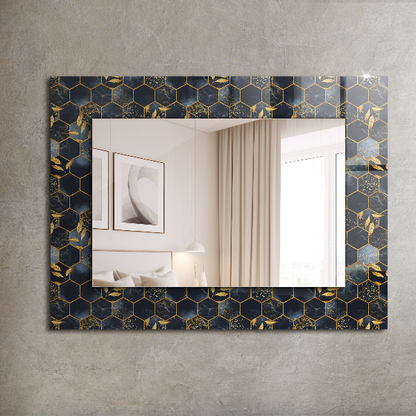 Espelho com moldura decorada de folhas hexagonais