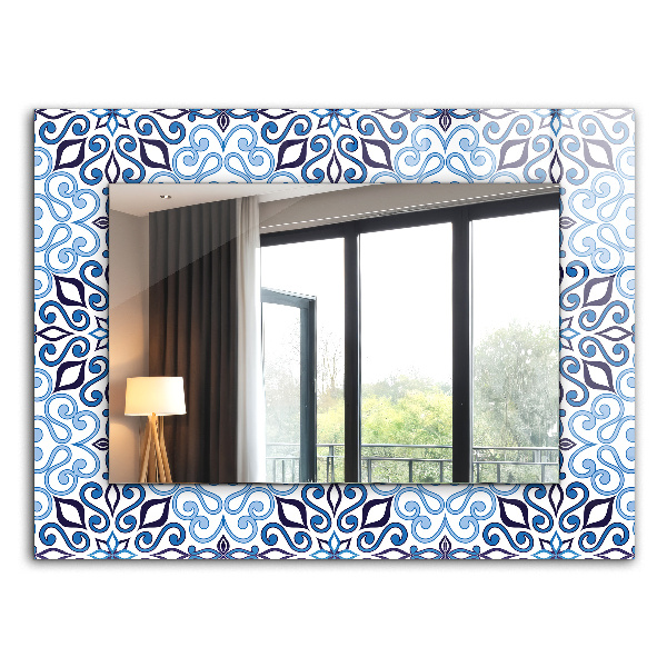 Espelho com moldura decorada com motivo azul