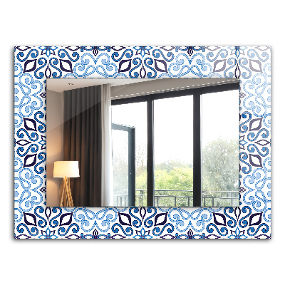 Espelho com moldura decorada com motivo azul