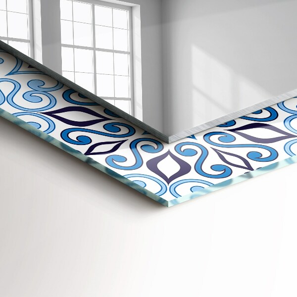 Espelho com moldura decorada com motivo azul