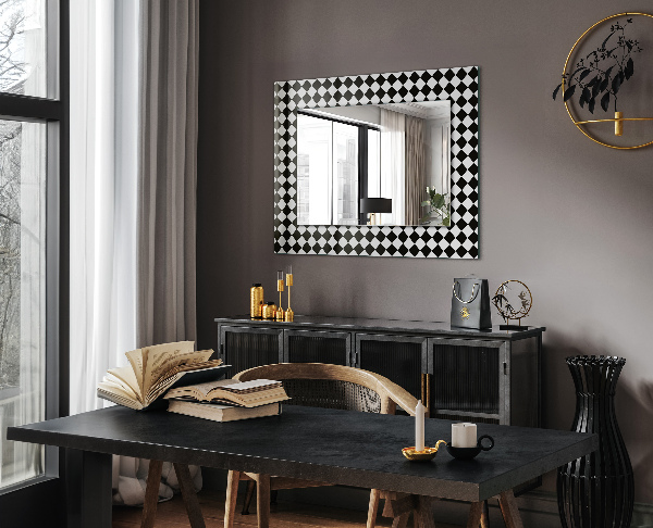 Espelho decorativo com estampa de tabuleiro de xadrez em preto e branco